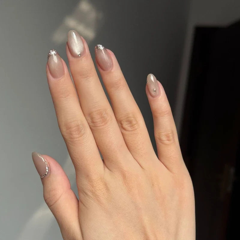 Everyday Nail Art Press-On Nails, 32 Designs — Silver Cat Eye Almond